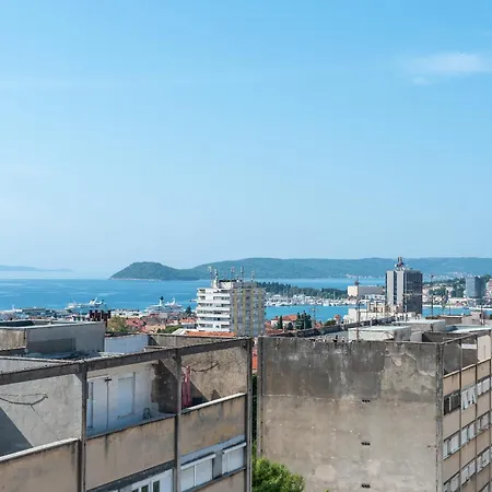Luxury Overlooking The Apartman Split