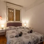 Luxury Overlooking The Apartman