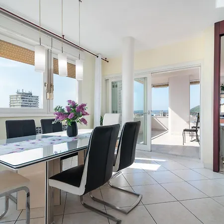 公寓 Luxury Overlooking The *
